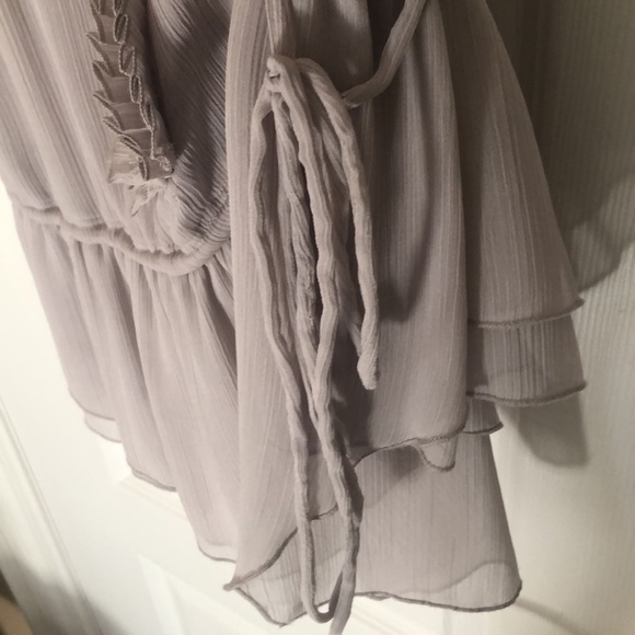 Asymmetrical summer top with bow detail. - Picture 3 of 4